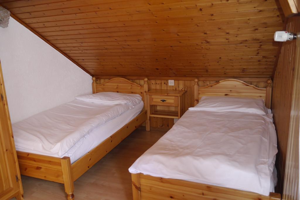 Hotel - Petit-Dejeuner Le Trift Циналь Номер фото