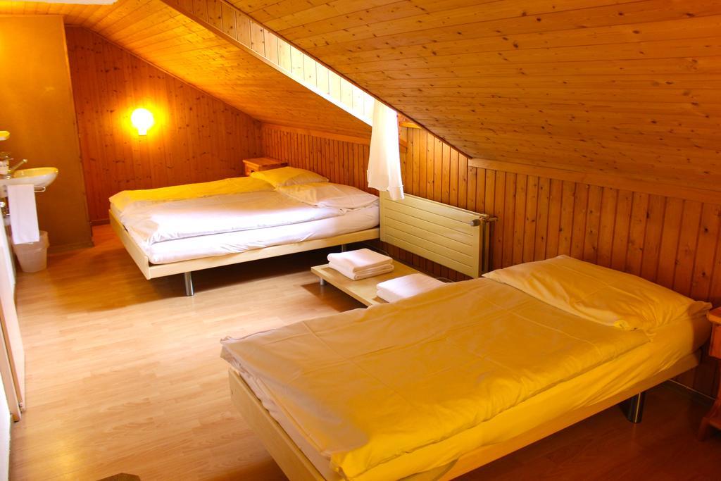 Hotel - Petit-Dejeuner Le Trift Циналь Экстерьер фото