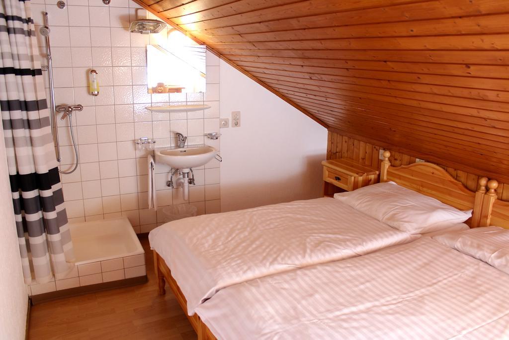 Hotel - Petit-Dejeuner Le Trift Циналь Экстерьер фото